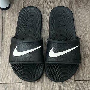 Nike Black and White Slide Sandals Women’s Size 6